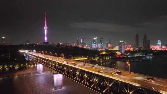 航拍湖北武汉长江大桥和龟山电视塔夜景