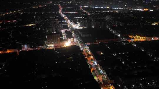 中国北方小县城夜晚航拍街道