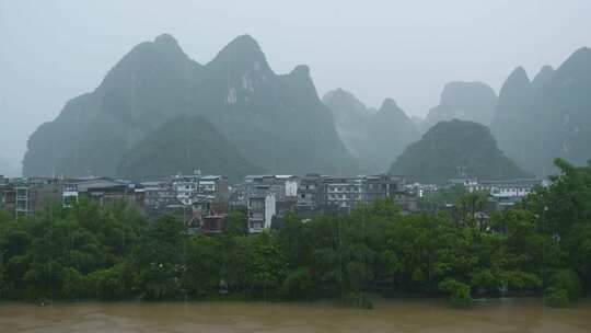 桂林山水烟雨意境阳朔兴坪喀斯特峰林