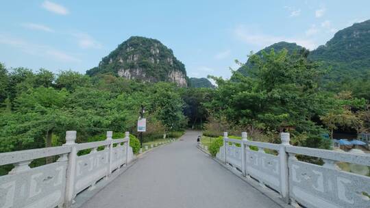 广西柳州山水龙潭公园风景古桥过桥