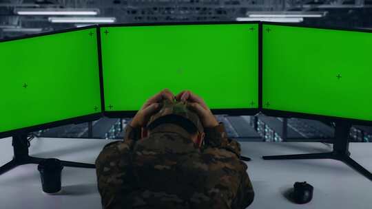 军方在数据中心模拟多台计算机显示器时头痛