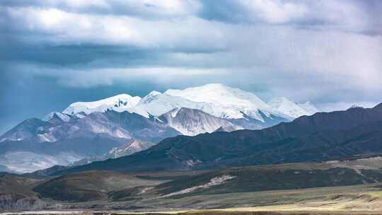 青海果洛州玛沁县阿尼玛卿雪山