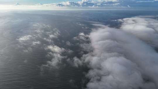 人间仙境海上大海海岛云雾缭绕航拍