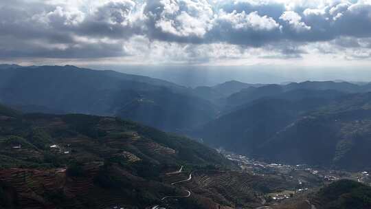 四川大凉山山区村镇丁达尔光航拍宣传片