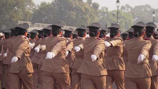 印度女军官为共和国日游行排练