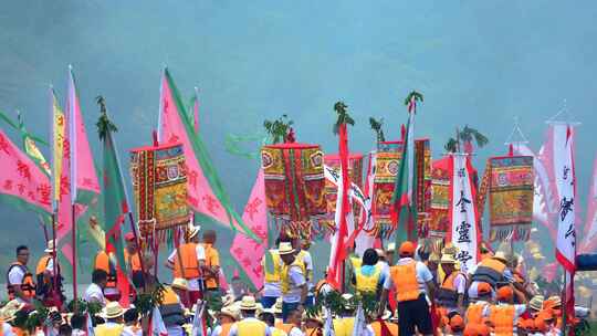 端午节传统龙舟比赛前的准备