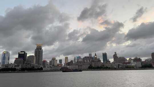 上海外滩黄浦江畔城市风光