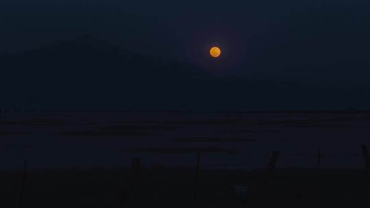 中秋节团圆看月亮