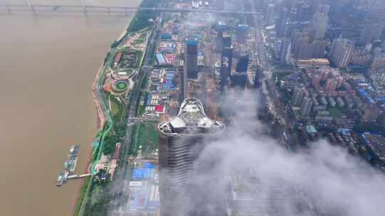 航拍雨后平流雾武汉绿地中心建筑风光