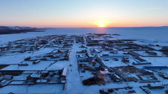 呼伦贝尔草原村落嘎查雪村牧民居住点