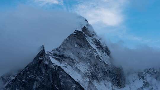 4k风景雪山渐渐露出全貌延时