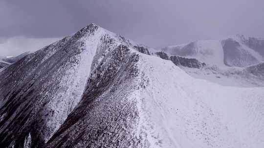 青海祁连山达坂山雪山航拍