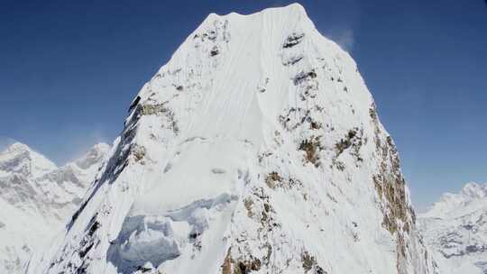 4K航拍雪山云层