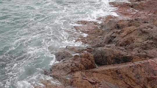 深圳海岸线-大梅沙礁石风起浪涌