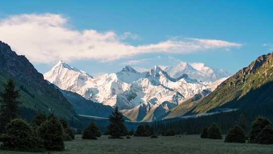 新疆伊犁夏塔景区雪山延时新疆雪山