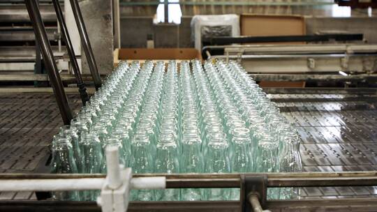 玻璃瓶制造流水线视频素材模板下载