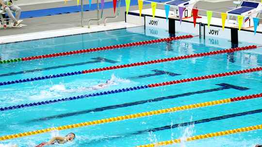 实拍水立方国家游泳中心自由泳比赛运动员