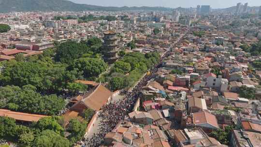 泉州开元寺双塔西街泉州东西塔节日人流航拍