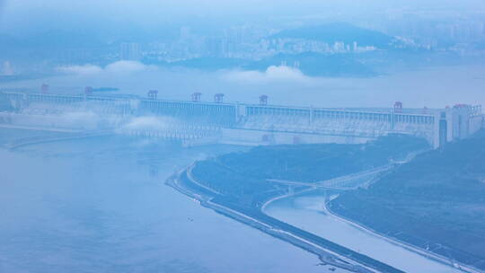 湖北省宜昌市三峡大坝在黎明时的延时