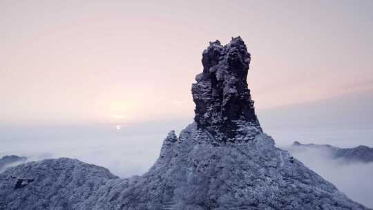 梵净山雪后日出云海仙境