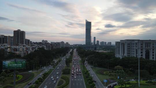 晚霞下的城市