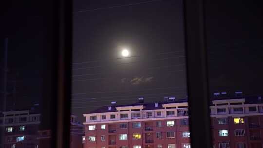 山东省威海市高新青年中心公寓窗外月光