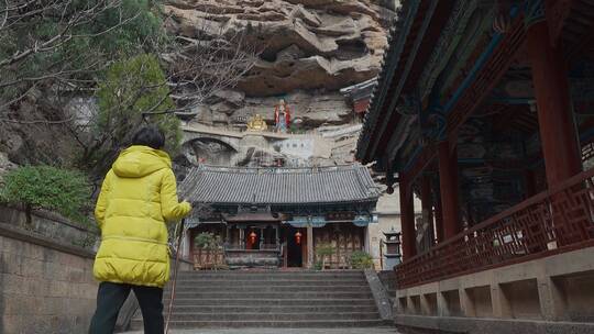 云南旅游大理剑川石宝山宝相寺游客