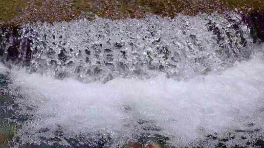 河边流水河流河水小溪山泉泉水水流升格美景视频素材模板下载