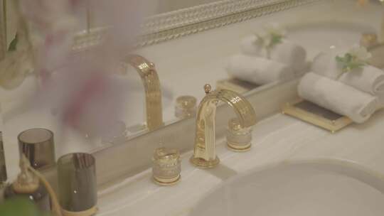 精致卫浴间洗手台细节特写