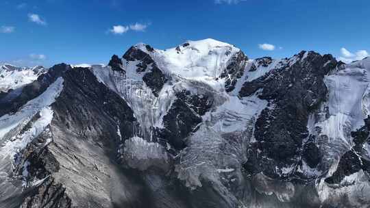 新疆天山雪山