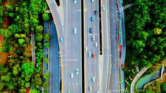 无人机俯拍道路车辆行驶