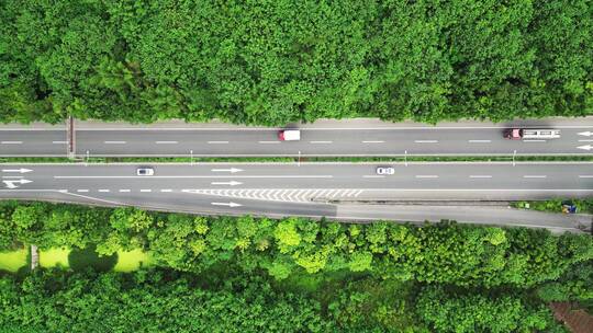 生态绿化城市公路车流航拍