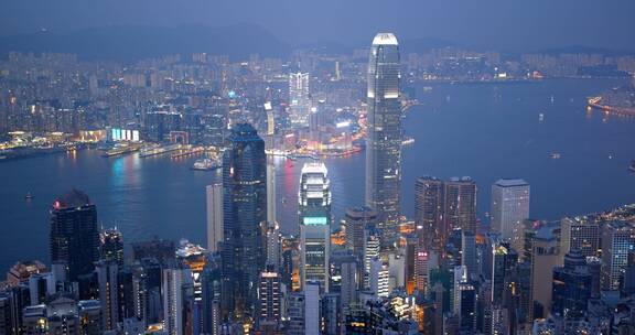 夜晚的香港城航拍