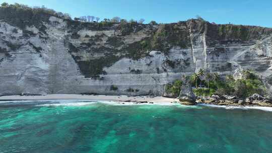 航拍印度尼西亚巴厘岛佩尼达岛钻石沙滩