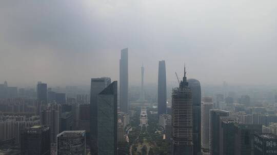 阴霾天中的广州天河