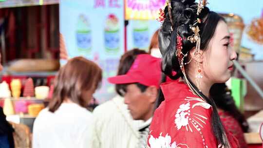 西安回民街游客旅游逛街