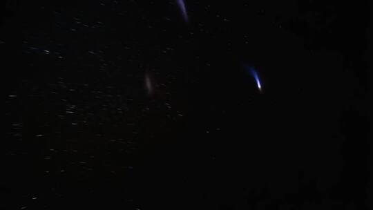 夜空流星划过场景