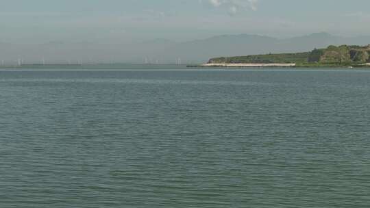 水库 湖水  水面  大山视频素材模板下载