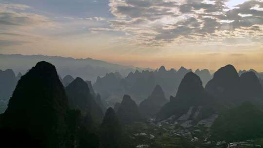 航拍桂林山水风光日出与喀斯特山峰