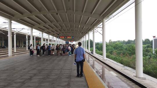鹤壁市 高铁站 高铁站候车人群 鹤壁高铁站视频素材模板下载