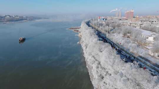 雾凇游船江面晨雾雪松松花江东北宣传片吉林