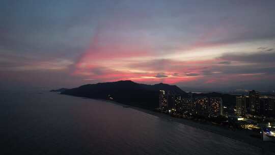 晚霞下的海湾航拍