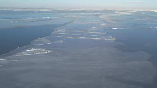 青海青海湖湖面结冰航拍4K视频灰片