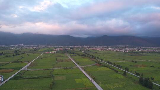 航拍大理洱海民居田野视频素材模板下载