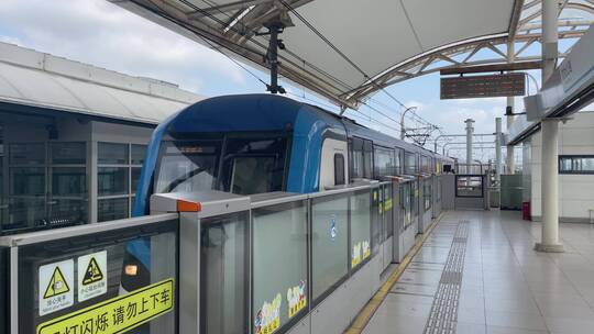 上海复工复产地铁开始运营视频素材模板下载