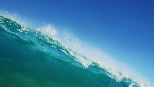 大海海浪浪花大自然的力量