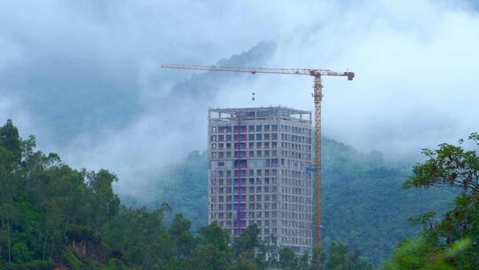 城市建筑深圳坪山在建高楼山市云雾弥漫鸟叫