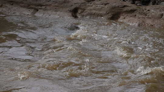 河流 流水 水面 奔流 江河 波涛 波浪翻滚