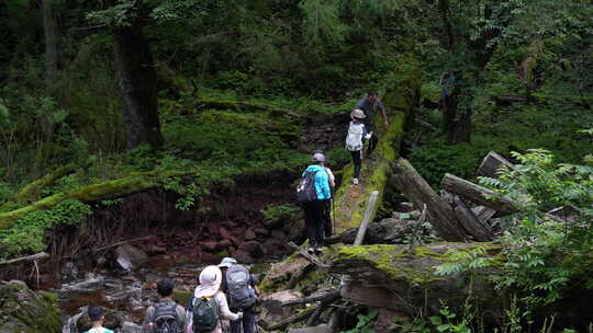 户外徒步虎跳峡徒步旅行徒步