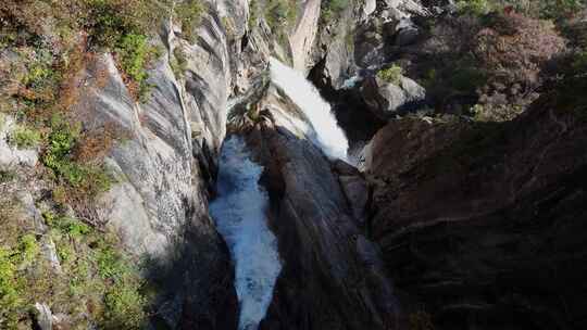 山谷悬崖瀑布旅行探险自然风景森林河流